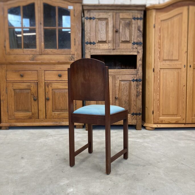 Brūns ēdamistabas krēsls