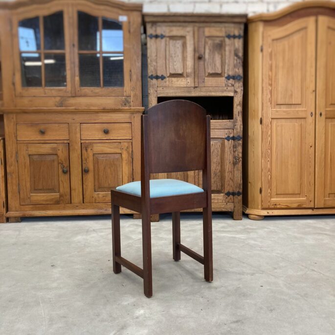 Brūns ēdamistabas krēsls