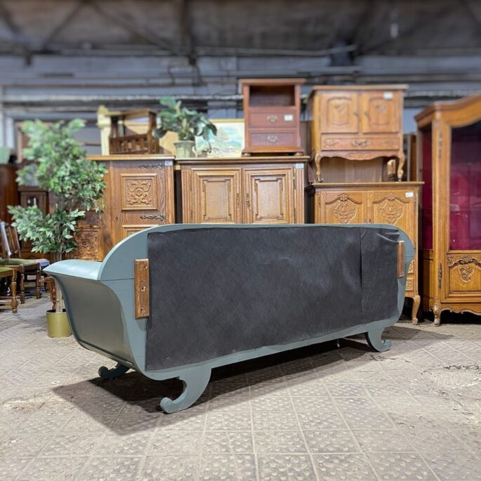 Atjaunota Bīdermeijera stila sofa
