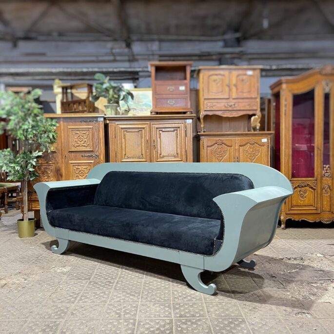 Atjaunota Bīdermeijera stila sofa
