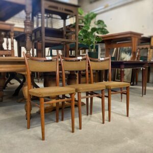 70-to gadu ēdamistabas krēsls