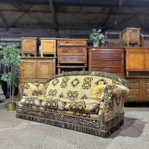 Izvelkams Versace dizaina dīvāns