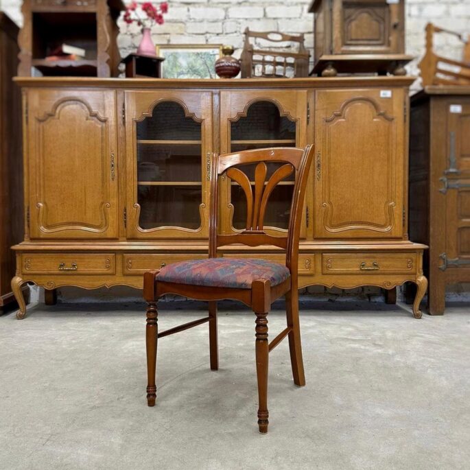 Elegants ēdamistabas krēsls