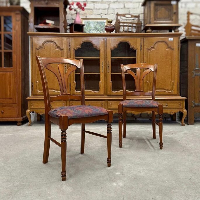 Elegants ēdamistabas krēsls