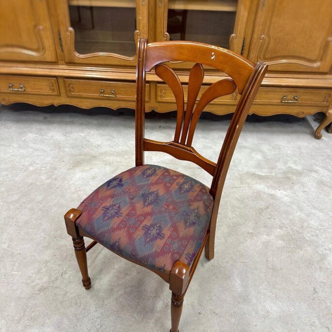 Elegants ēdamistabas krēsls