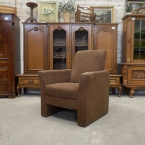 Brūns auduma atpūtas krēsls