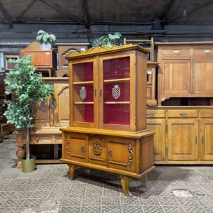 Vintāžas stila vitrīna