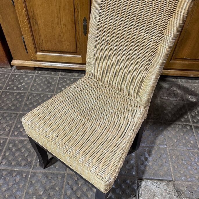 Koka krēsls ar pinumu