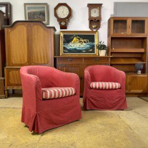 Sarkans auduma atpūtas krēsls