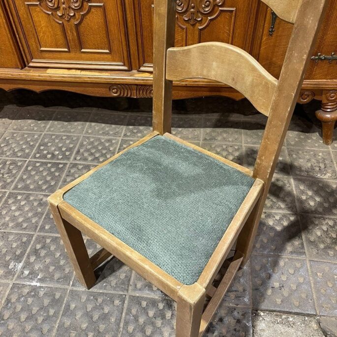 Ozolkoka krēsls ar atjaunotu sēdvirsmu (pieejami 5 gab.)