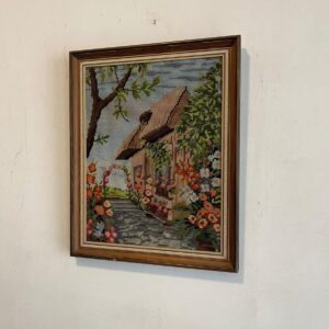 Izšūta glezna "Mājiņa ar dārzu"