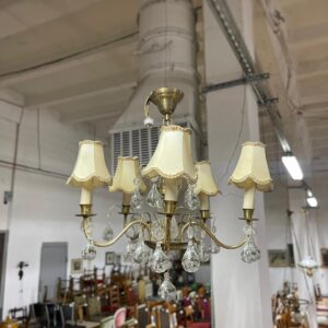 Grezna griestu lampa ar abažūriem