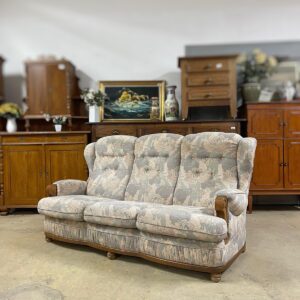 Trīsvietīgs auduma dīvāns