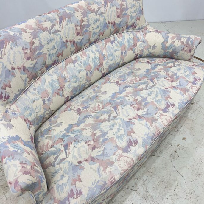 Gaiša auduma sofa