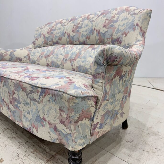 Gaiša auduma sofa