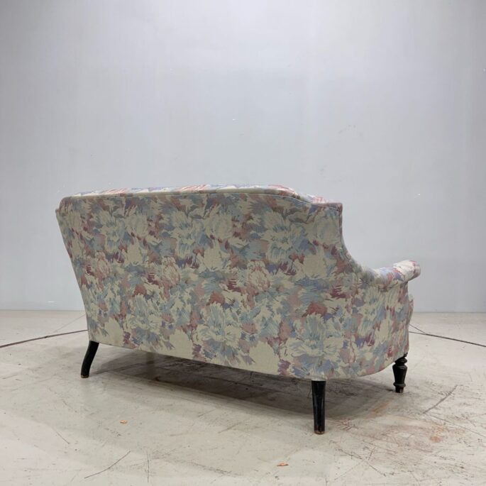 Gaiša auduma sofa