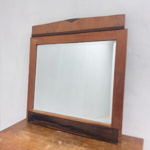 Spogulis koka rāmī