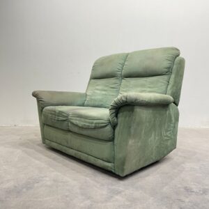 Zaļš auduma dīvāns