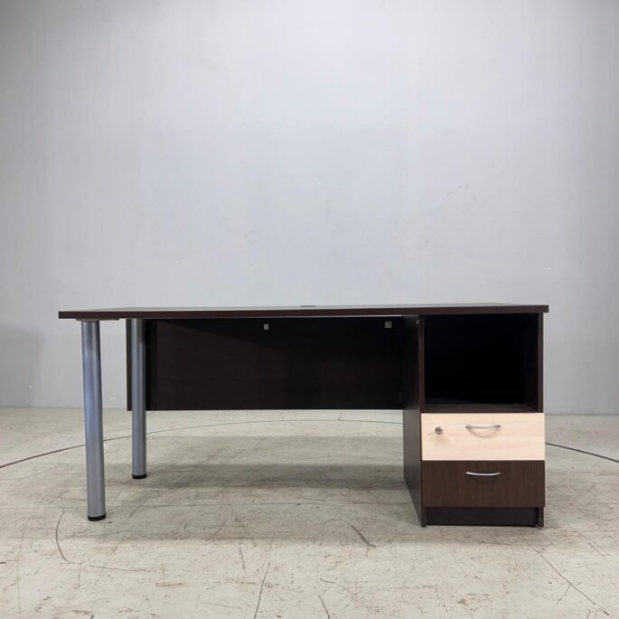 Biroja rakstāmgalds