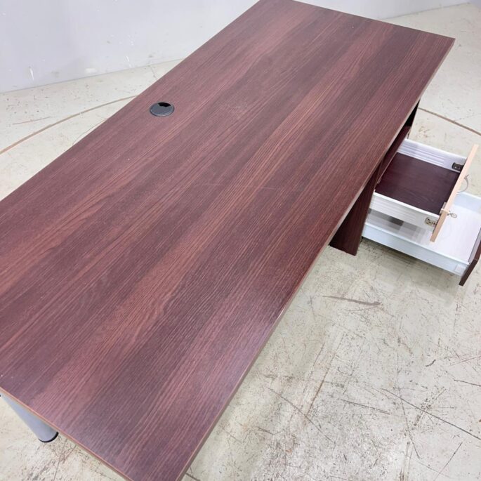 Biroja rakstāmgalds