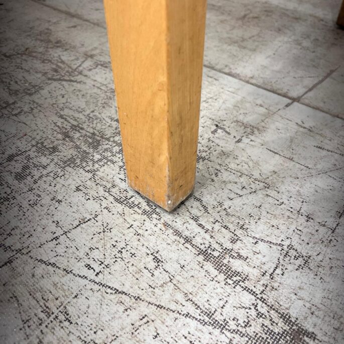 Gaiši brūns ēdamgalds