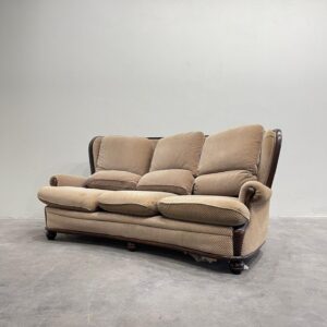 Brūns auduma dīvāns