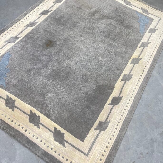 Pelēks vilnas paklājs (173 x 257 cm)