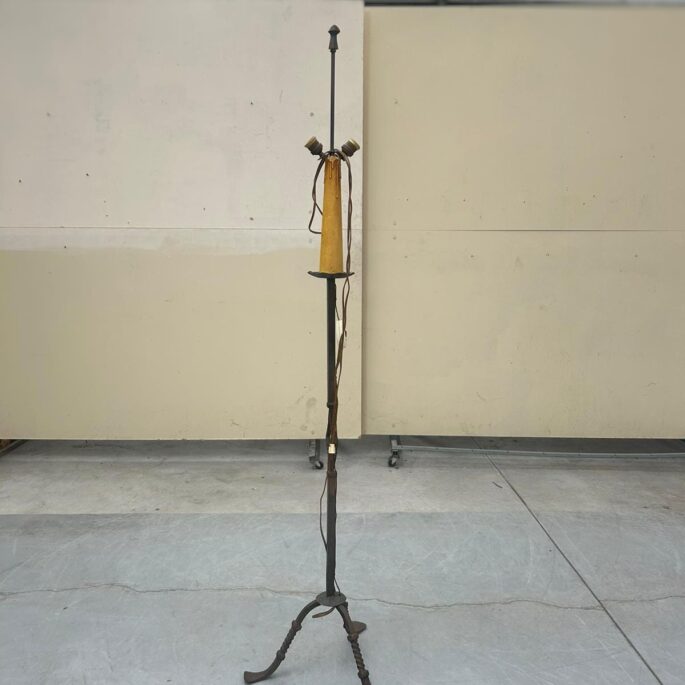 Stāvlampa (prece uz pasūtījumu)