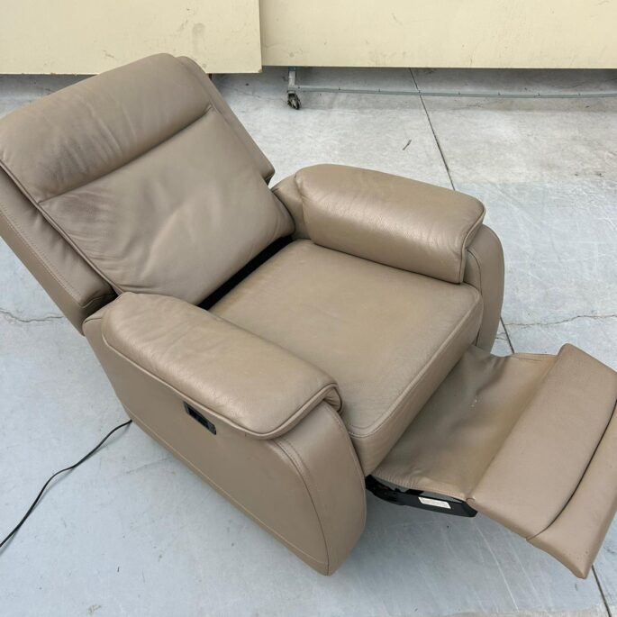 Ādas relax atpūtas krēsls (elektronisks) (prece uz pasūtījumu)