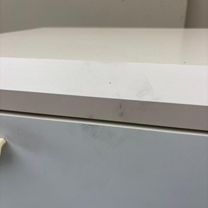 Kumode ar trīs atvilktnēm (prece uz pasūtījumu)