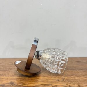 Sienas lampa ar stikla kupolu