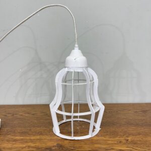 Balta griestu metāla lampa