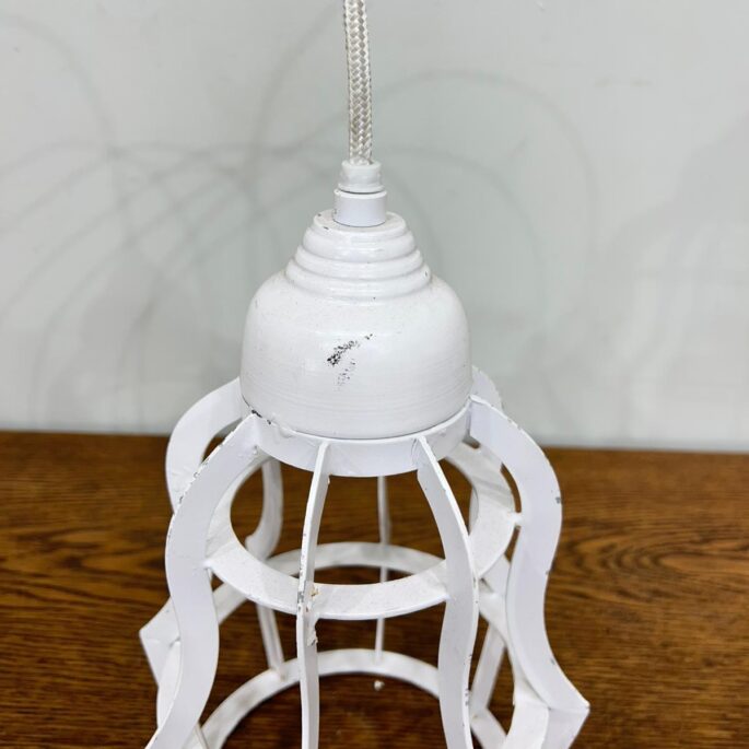 Balta griestu metāla lampa