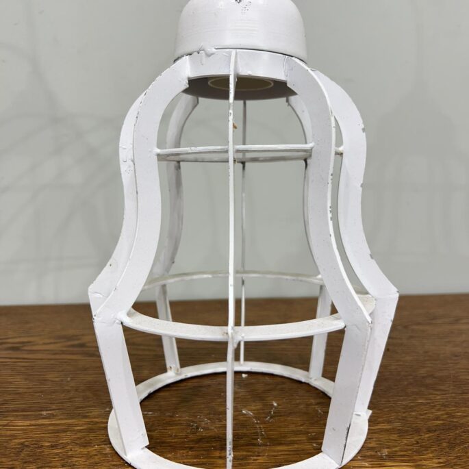 Balta griestu metāla lampa