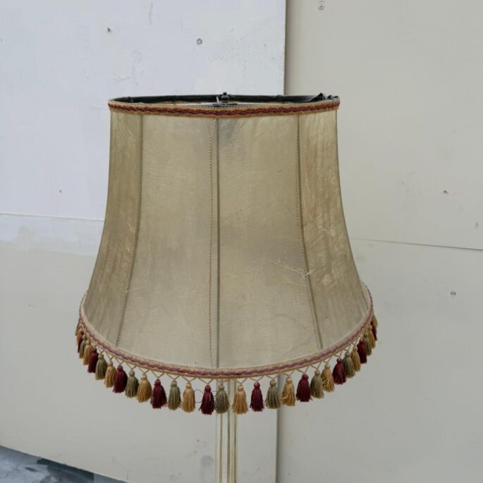 Senlaicīga stāvlampa ar abažūru (prece uz pasūtījumu)