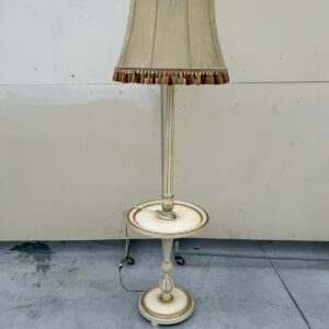 Senlaicīga stāvlampa ar abažūru (prece uz pasūtījumu)