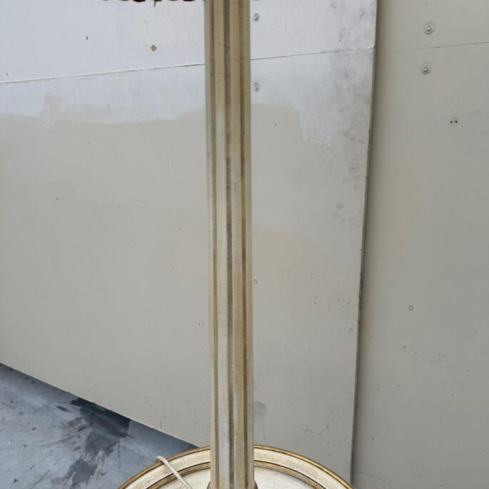 Senlaicīga stāvlampa ar abažūru (prece uz pasūtījumu)