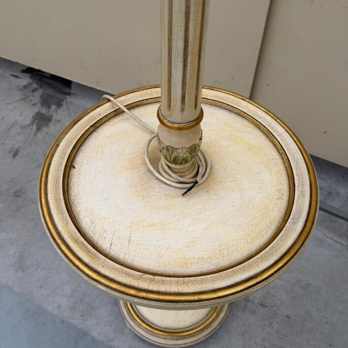 Senlaicīga stāvlampa ar abažūru (prece uz pasūtījumu)
