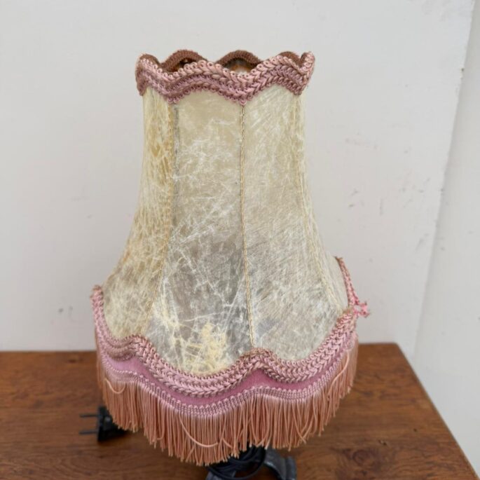 Metāla galda lampa ar abažūru