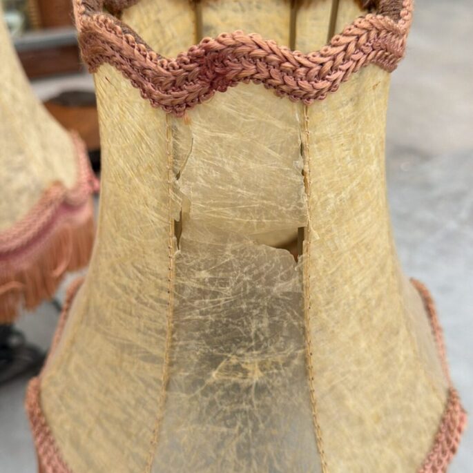 Metāla galda lampa ar abažūru