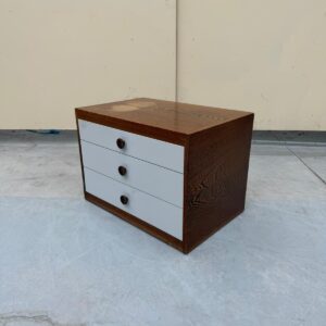 Naktsskapītis ar atvilktnēm (prece uz pasūtījumu)