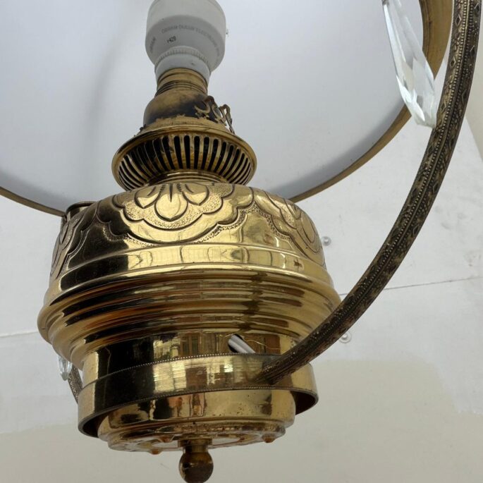 Griestu lampa ar stikla kupolu