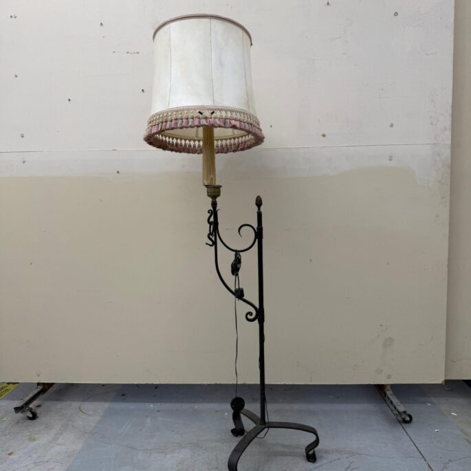 Metāla stāvlampa ar abažūru (prece uz pasūtījumu)
