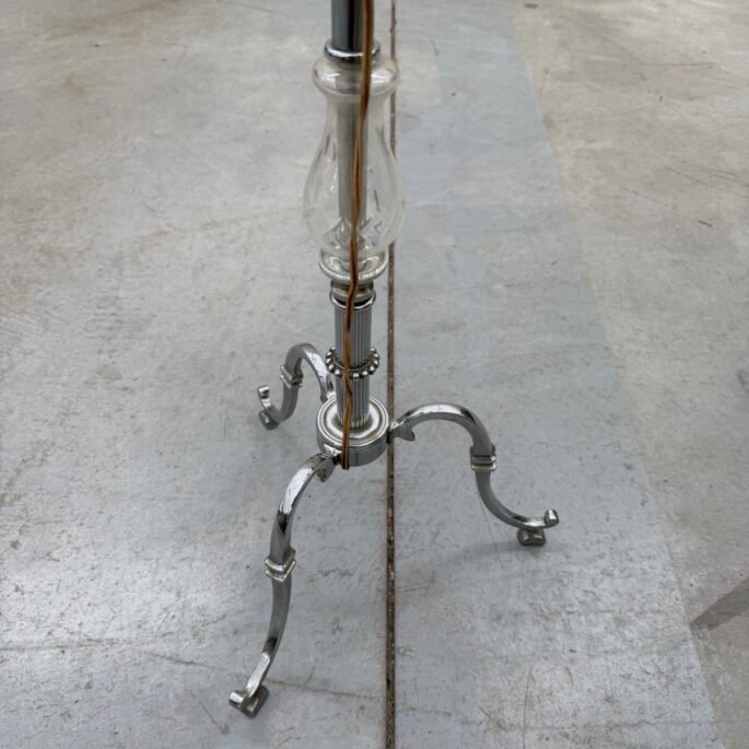 Metāla stāvlampa ar kristāliem