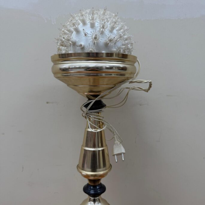 Metāla galda lampa (prece uz pasūtījumu)