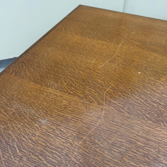 Rakstāmgalds brūnā krāsā (prece uz pasūtījumu)