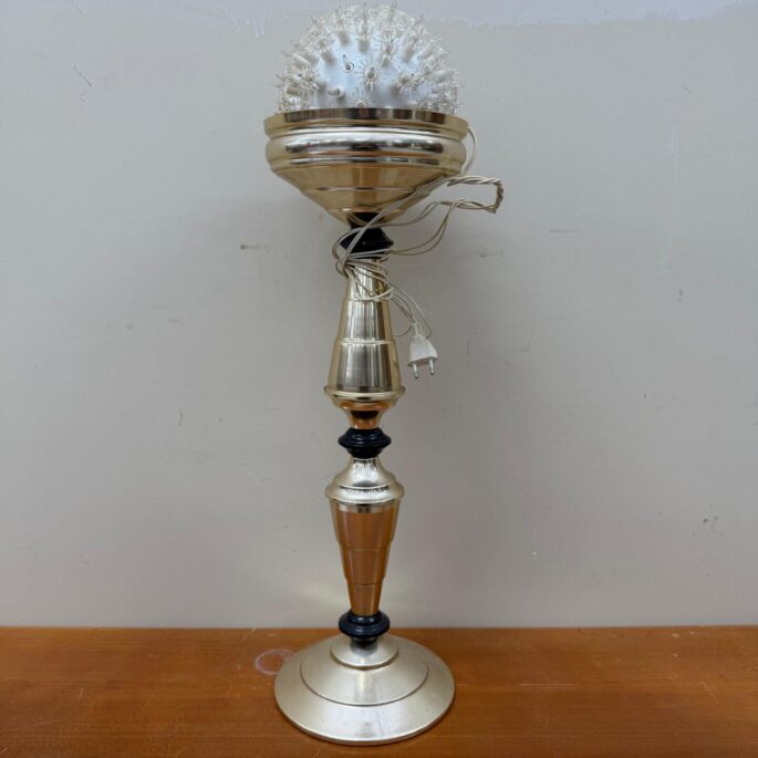 Metāla galda lampa (prece uz pasūtījumu)