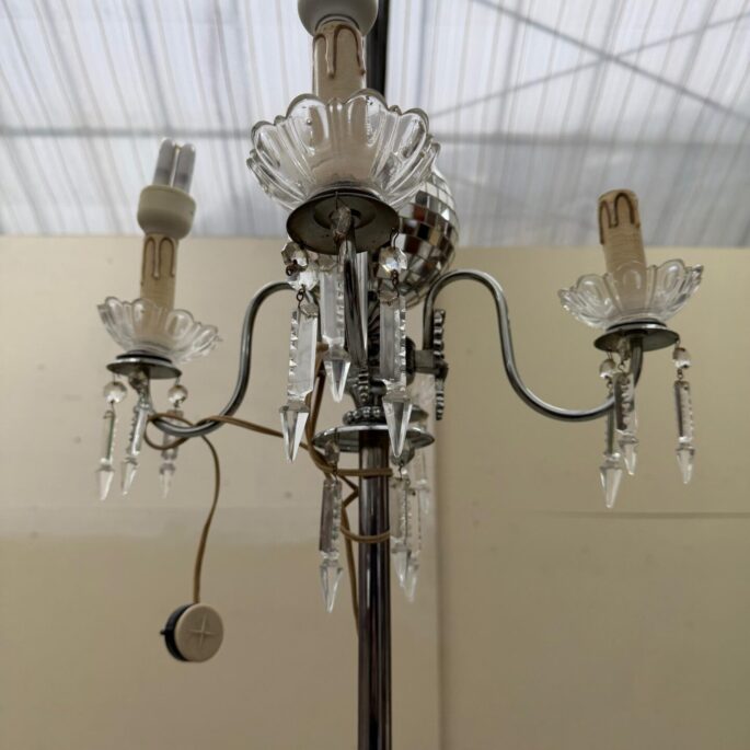 Metāla stāvlampa ar kristāliem