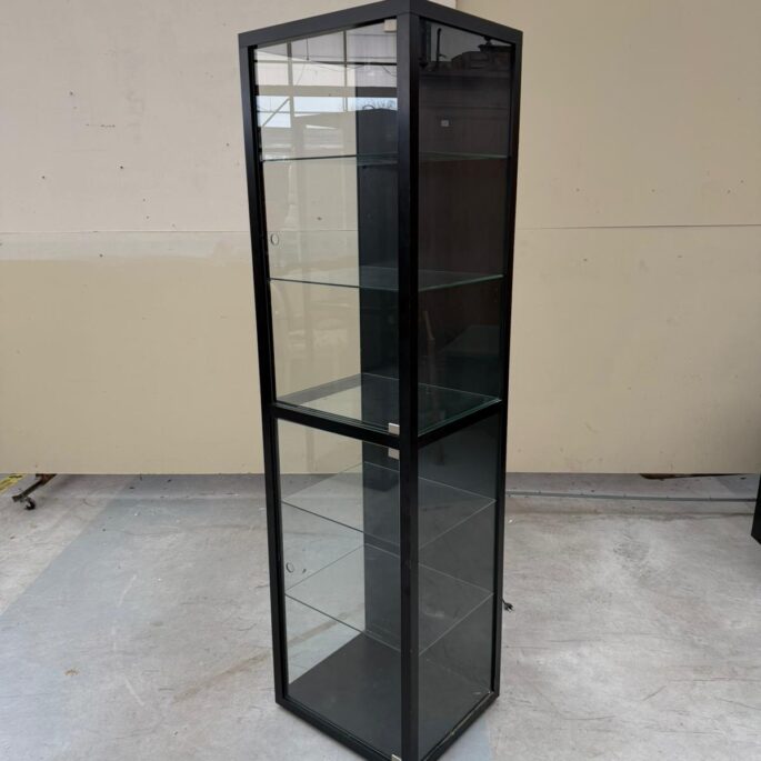 Melna vitrīna (prece uz pasūtījumu)