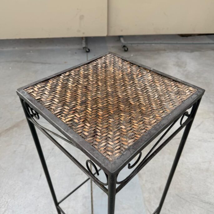 Metāla puķu statīvs (prece uz pasūtījumu)